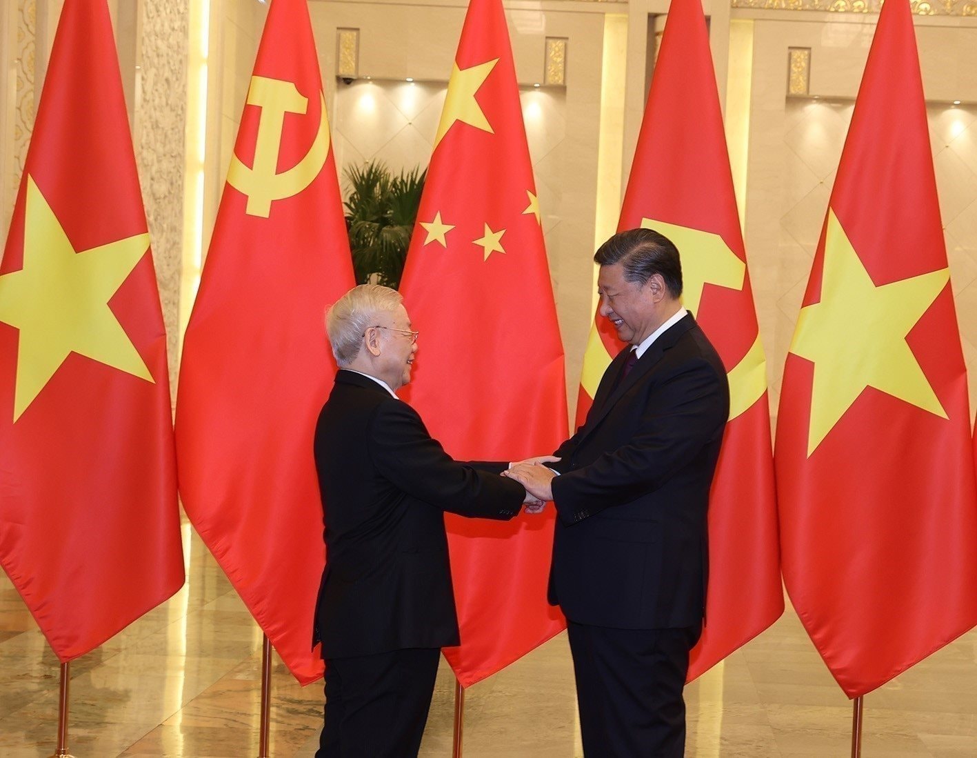 vna_potal_trao_tang_huan_chuong_sao_vang_cho_tong_bi_thu_nguyen_phu_trong_7489743.jpg