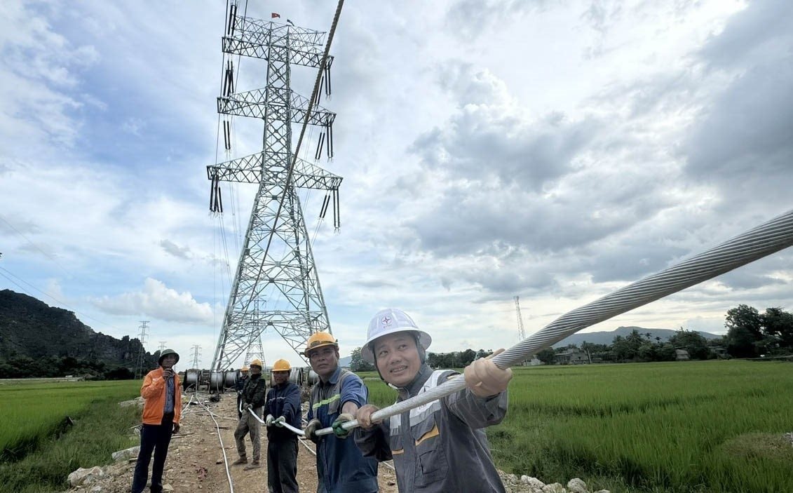 vna_potal_nuoc_rut_tren_cong_truong_thi_cong_duong_day_500kv_mach_3_7541771.jpg