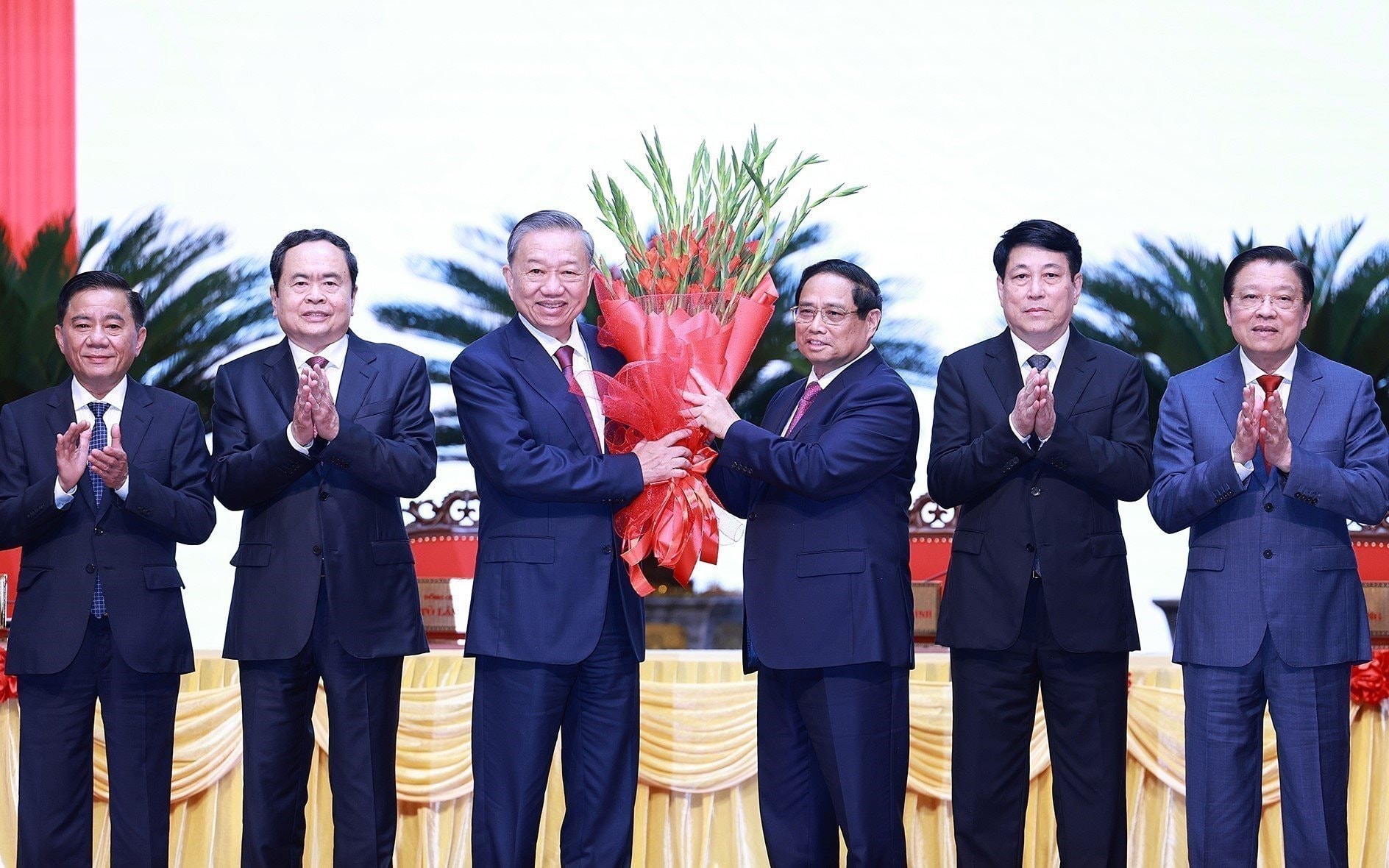 vna_potal_10_su_kien_noi_bat_cua_viet_nam_nam_2024_do_ttxvn_binh_chon-su_kien_2_kien_toan_cac_chuc_danh_lanh_dao_chu_chot_7774235(1).jpg