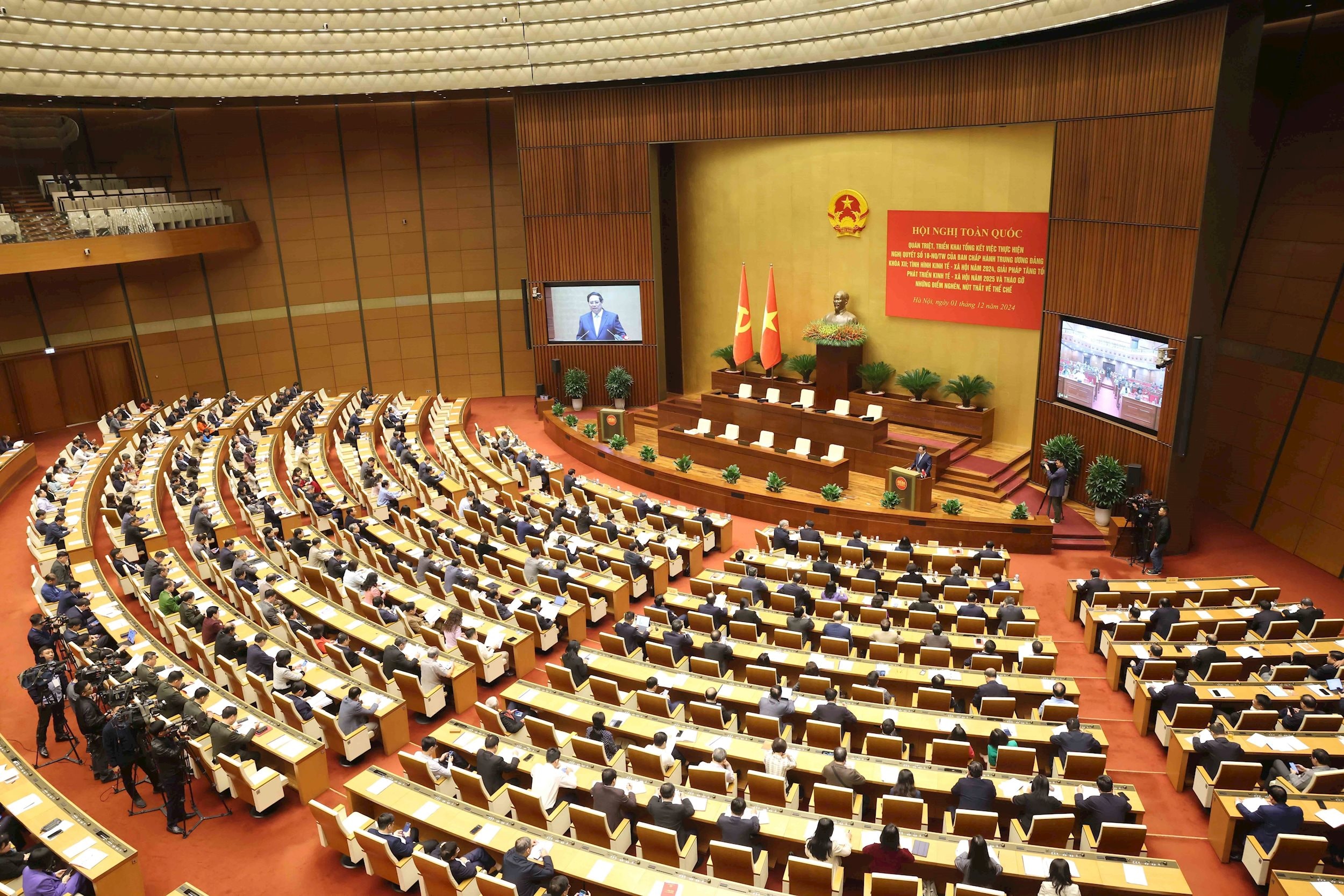 vna_potal_10_su_kien_noi_bat_cua_viet_nam_nam_2024_do_ttxvn_binh_chon-su_kien_3_cuoc_cach_mang_ve_tinh_gon_to_chuc_bo_may_cua_he_thong_chinh_tri_7774221-1-.jpg