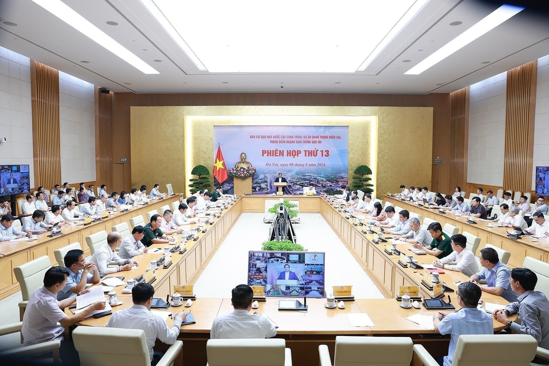 vna_potal_10_su_kien_noi_bat_cua_viet_nam_nam_2024_do_ttxvn_binh_chon-su_kien_7_thong_qua_chu_truong_dau_tu_tai_khoi_dong_hai_du_an_quan_trong___7774144.jpg