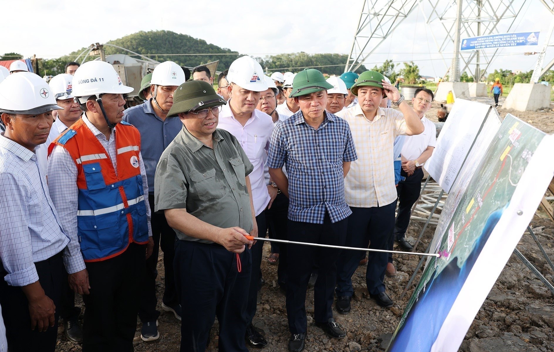 vna_potal_10_su_kien_noi_bat_cua_viet_nam_nam_2024_do_ttxvn_binh_chon-su_kien_8_hoan_thanh_than_toc_cong_trinh_500kv_mach_3__7774124.jpg
