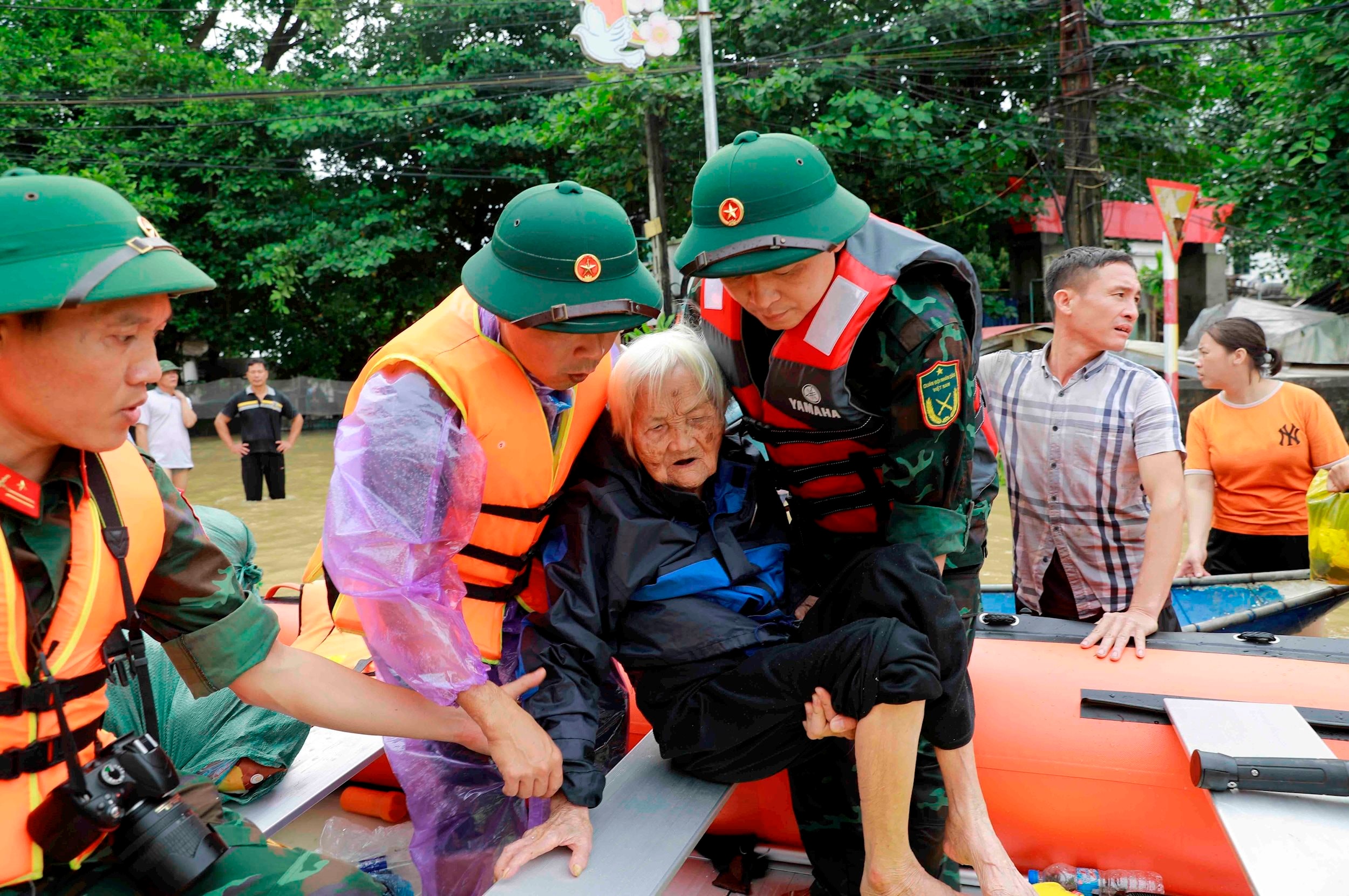 vna_potal__10_su_kien_noi_bat_cua_viet_nam_nam_2024_do_ttxvn_binh_chon-su_kien_6_sieu_bao_yagi_lam_345_nguoi_chet_mat_tich_7774159.jpg