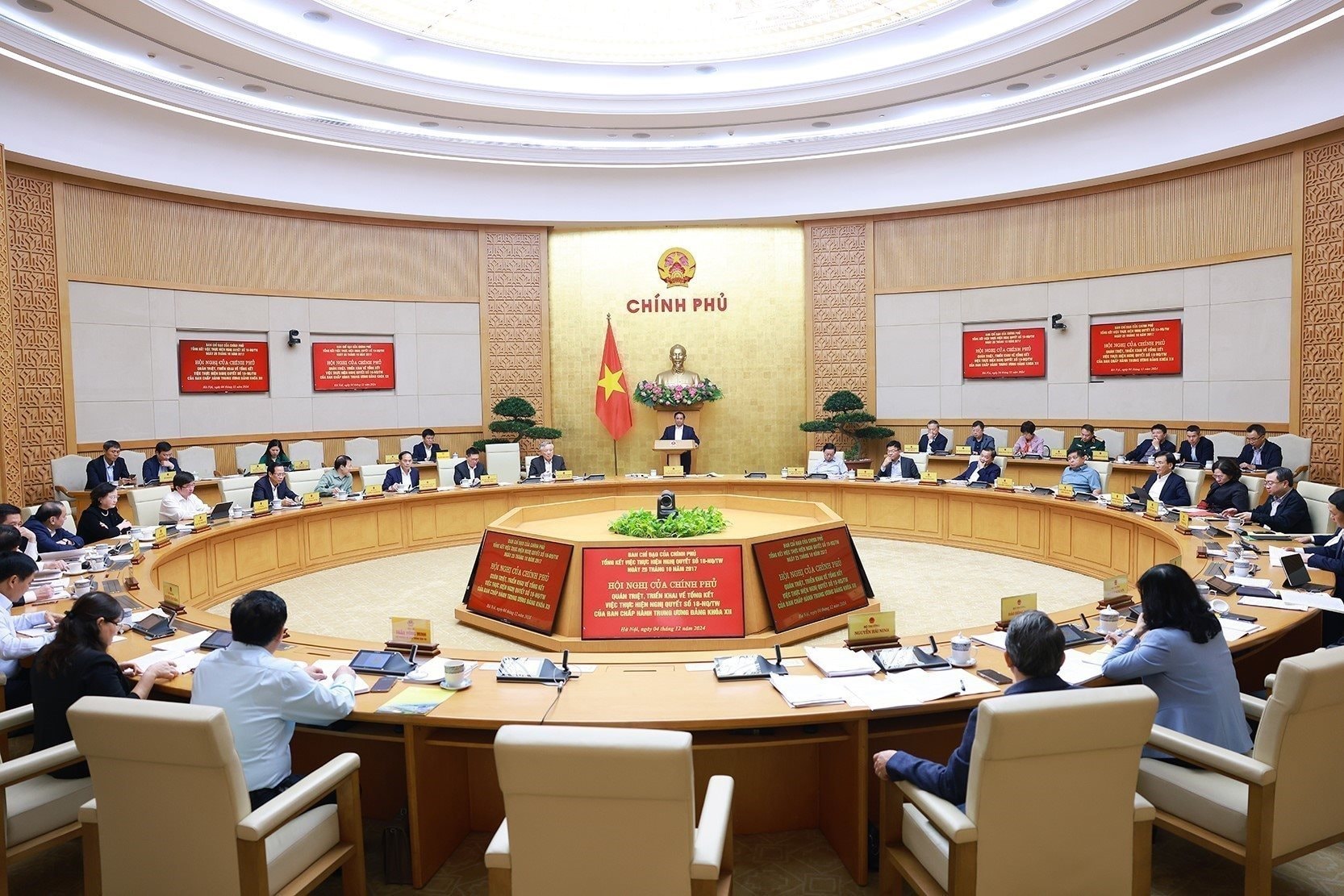 vna_potal_10_su_kien_noi_bat_cua_viet_nam_nam_2024_do_ttxvn_binh_chon-su_kien_3_cuoc_cach_mang_ve_tinh_gon_to_chuc_bo_may_cua_he_thong_chinh_tri_7774220.jpg