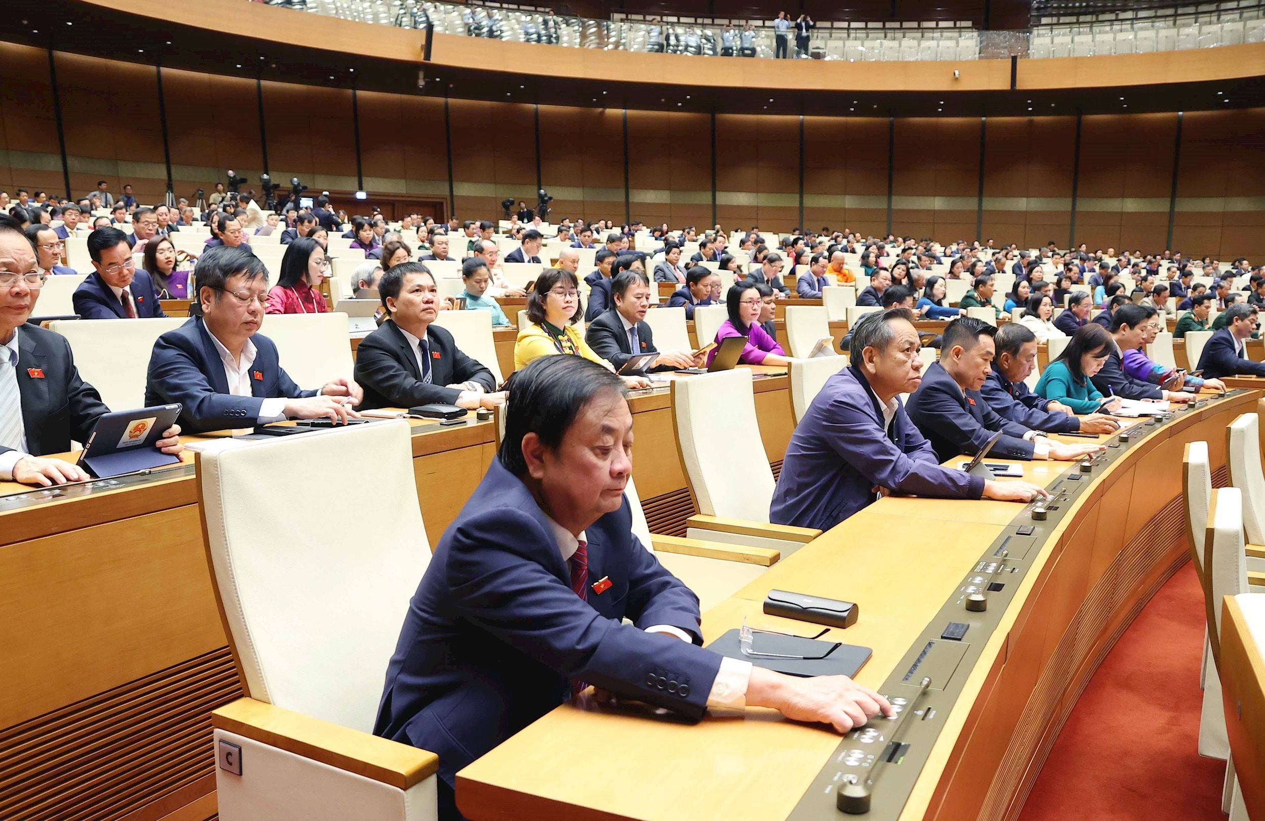 vna_potal_10_su_kien_noi_bat_cua_viet_nam_nam_2024_do_ttxvn_binh_chon-su_kien_7_thong_qua_chu_truong_dau_tu_tai_khoi_dong_hai_du_an_quan_trong___7774141.jpg