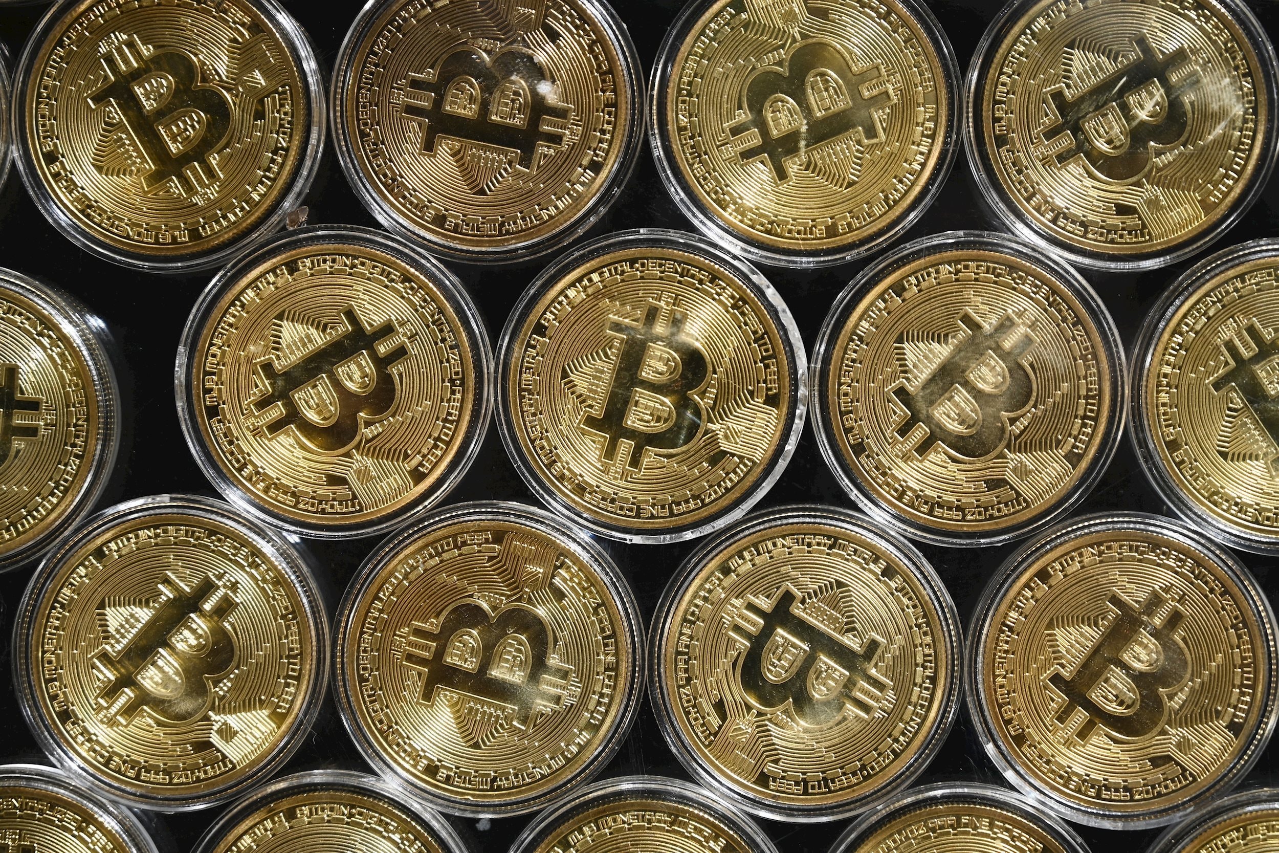 vna_potal_dong_bitcoin_but_pha_vuot_nguong_64000_usd_tien_sat_ky_luc_7253763.jpg