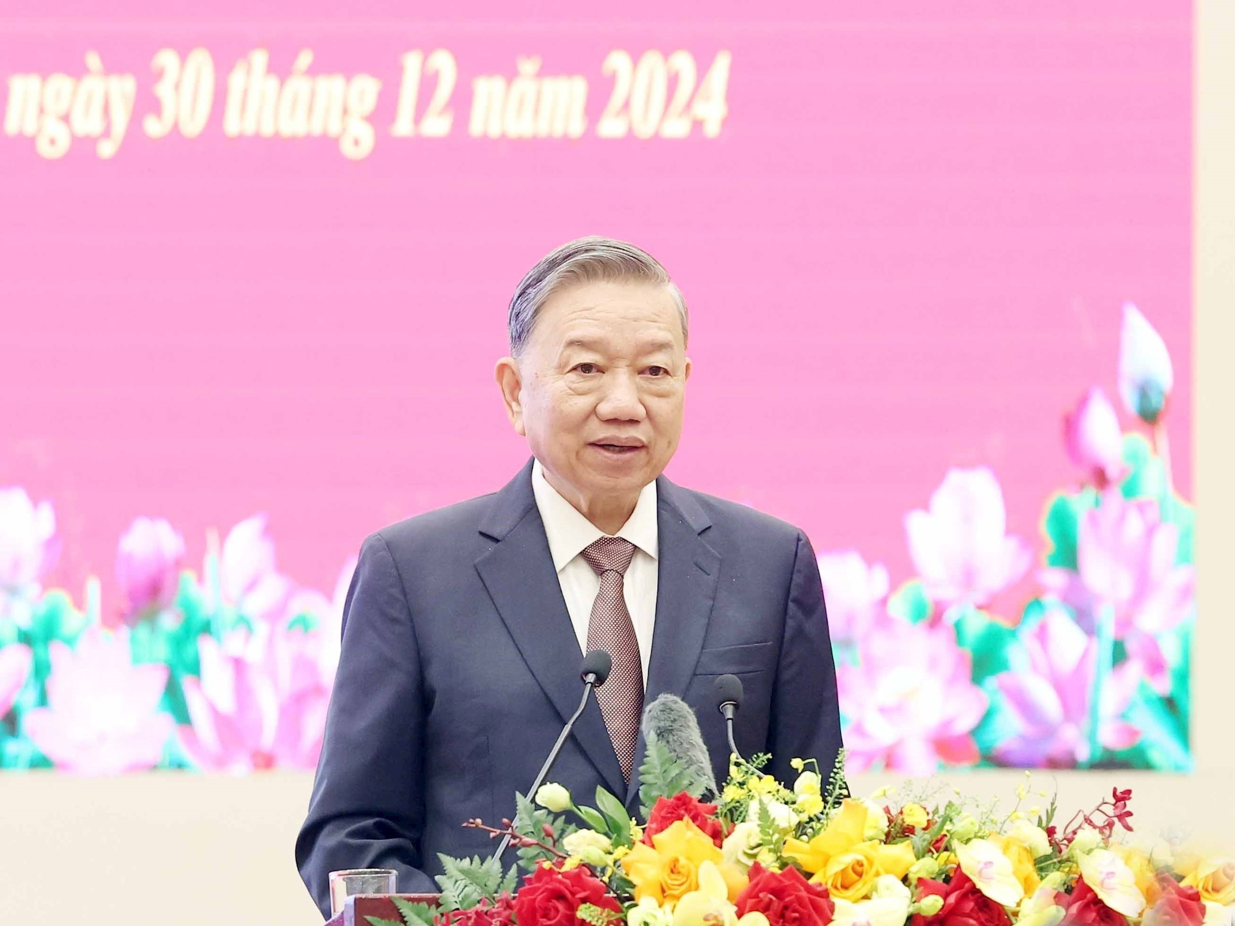 vna_potal_tong_bi_thu_to_lam_gap_mat_dai_bieu_van_nghe_si__7782442.jpg