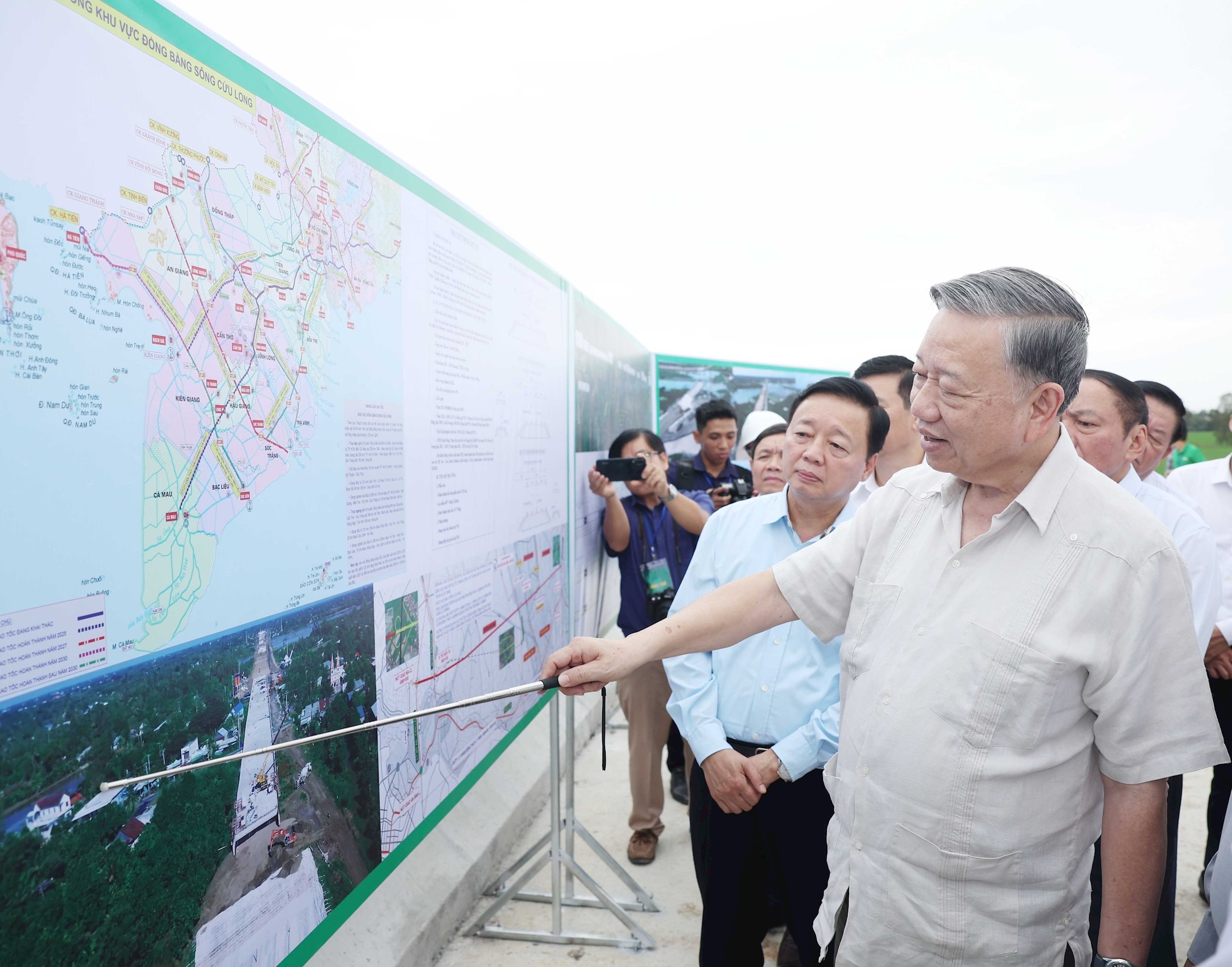 vna_potal_tong_bi_thu_to_lam_khao_sat_du_an_cao_toc_cao_lanh_-_an_huu_7751035.jpg