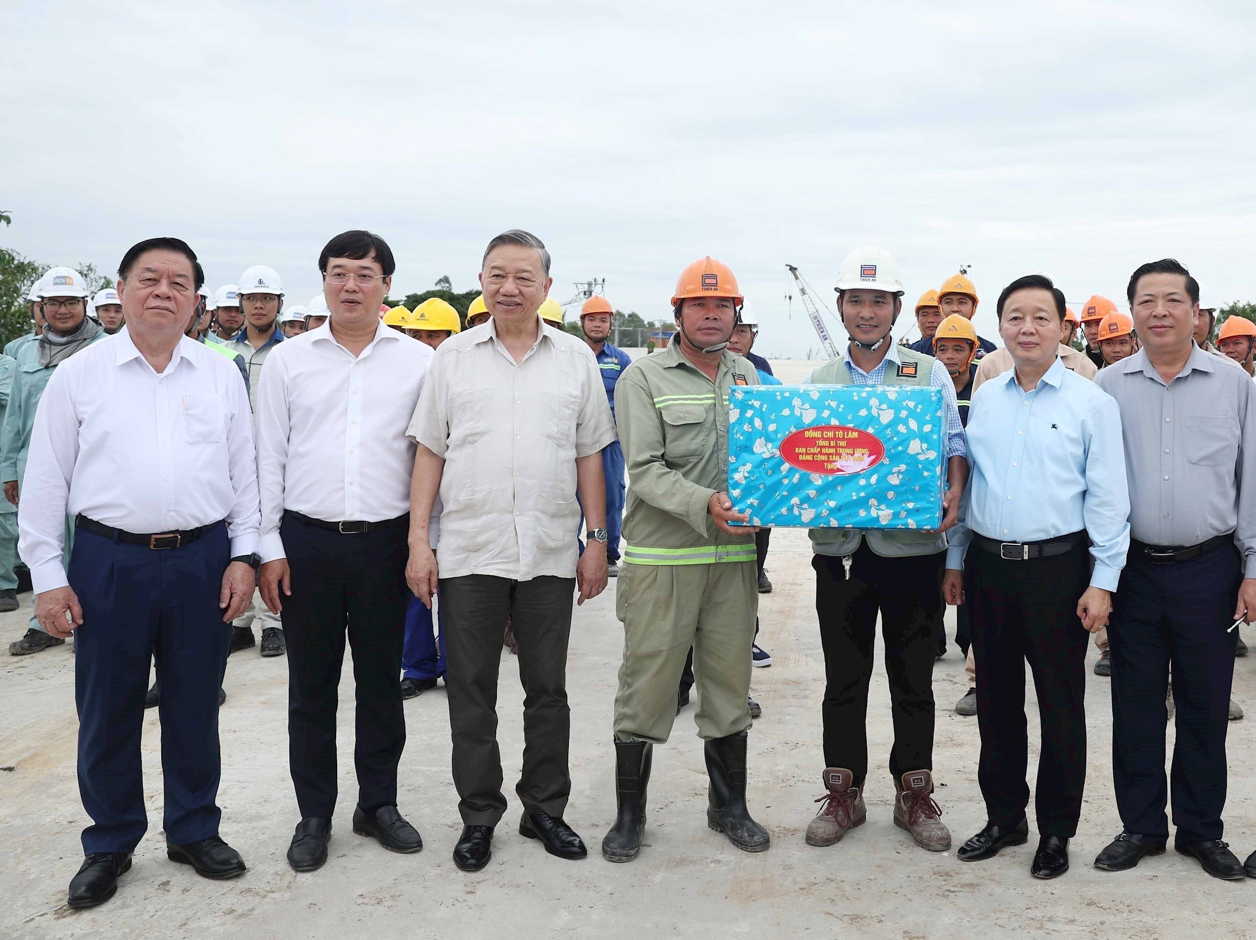 vna_potal_tong_bi_thu_to_lam_khao_sat_du_an_cao_toc_cao_lanh_-_an_huu__7751045.jpg
