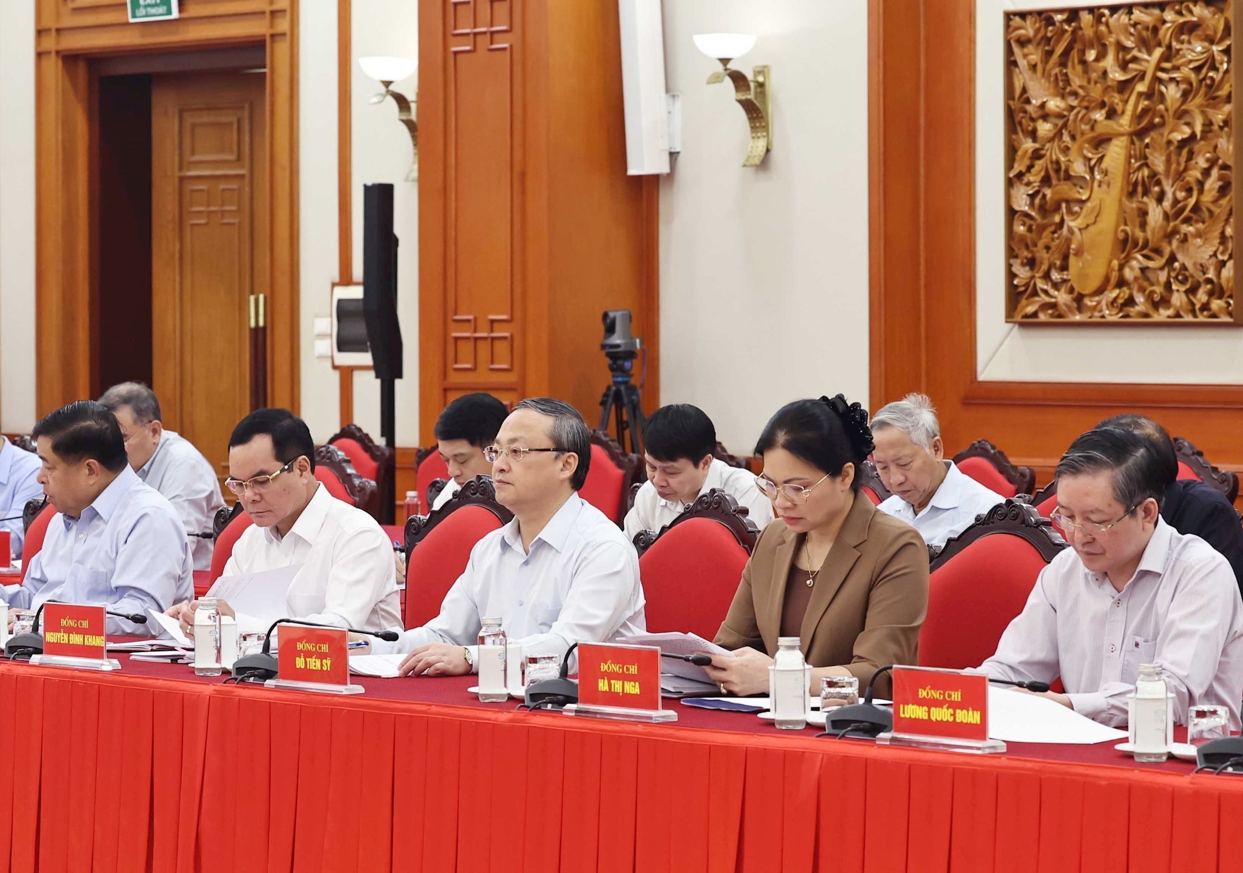 vna_potal_tong_bi_thu_to_lam_lam_viec_voi_tieu_ban_van_kien_dai_hoi_xiv_cua_dang__7697512.jpg
