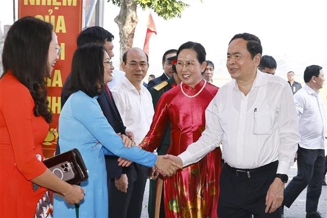 vna_potal_chu_tich_quoc_hoi_tran_thanh_man_du_ngay_hoi_dai_doan_ket_toan_dan_toc_tai_ha_nam_7696197.jpg