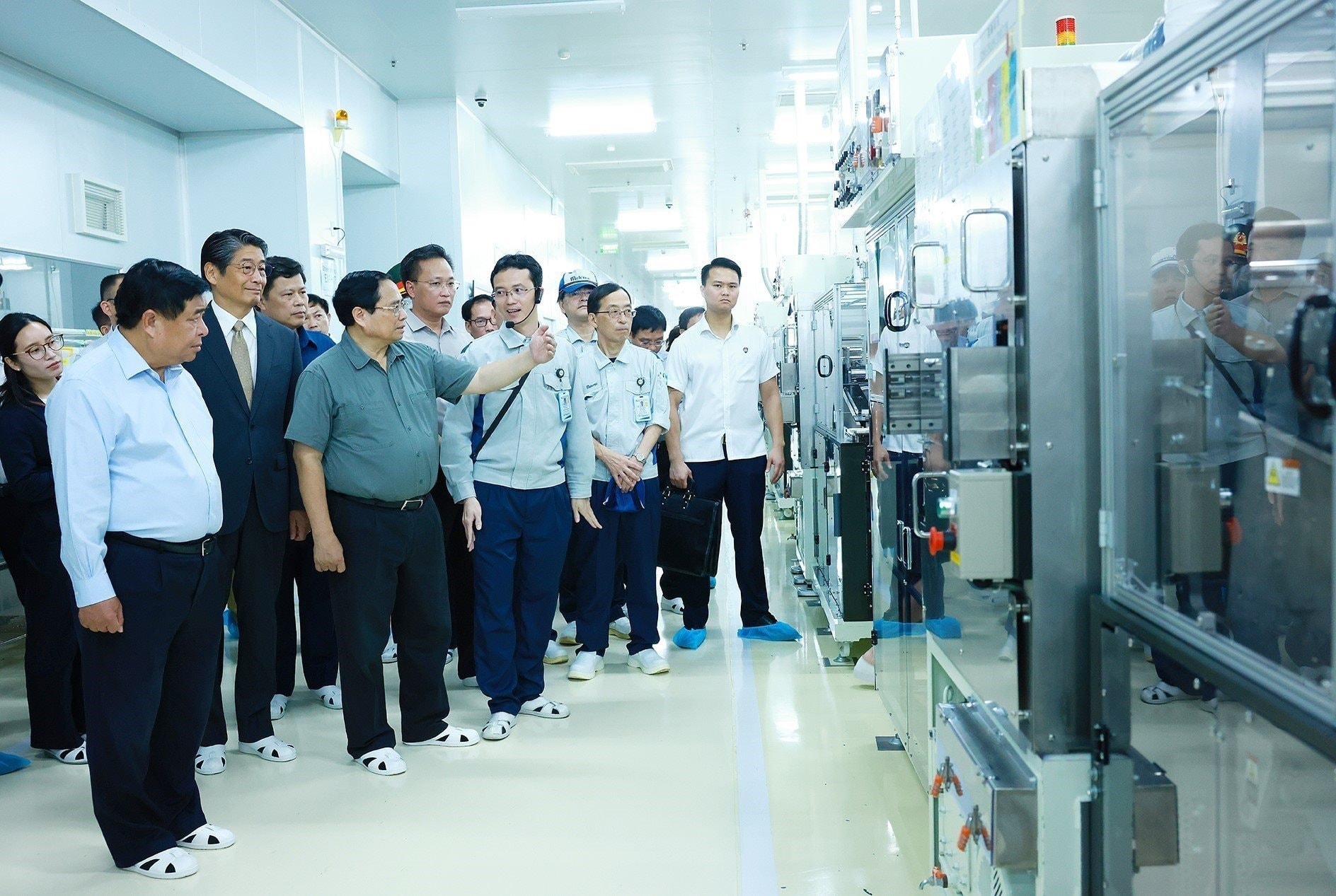 vna_potal_thu_tuong_pham_minh_chinh_tham_khu_cong_nghiep_thang_long_ii_hung_yen_7469516.jpg