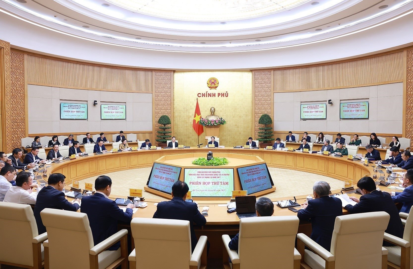 vna_potal_thu_tuong_chu_tri_phien_hop_thu_8_cua_ban_chi_dao_tinh_gon_bo_may_cua_chinh_phu_7793443.jpg