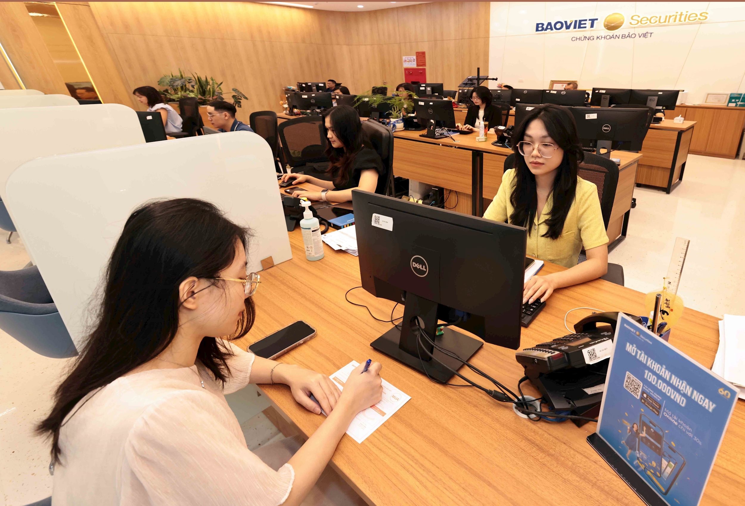 vna_potal_cong_ty_chung_khoan_bao_viet_phan_dau_loi_nhuan_sau_thue_dat_165_ty_dong_7527070.jpg