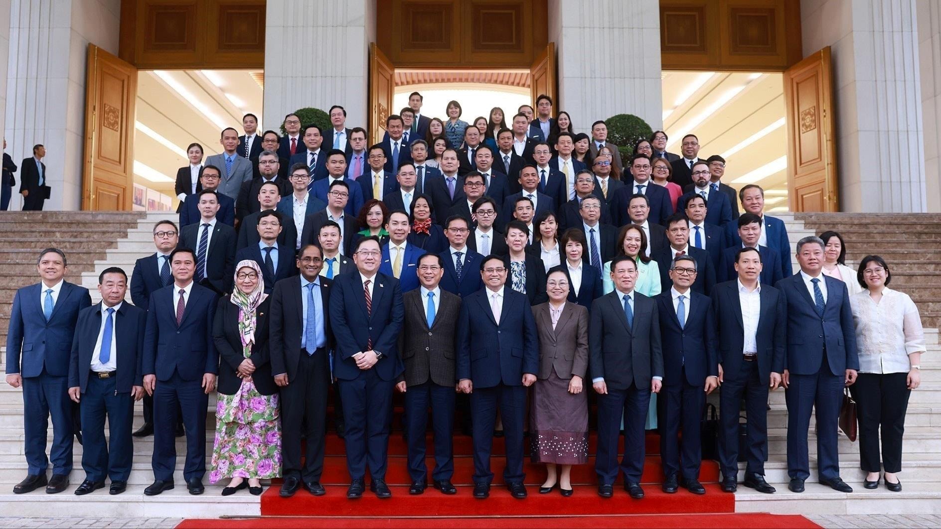 vna_potal_thu_tuong_pham_minh_chinh_toa_dam_voi_cac_doanh_nghiep_asean_7886464(1).jpg