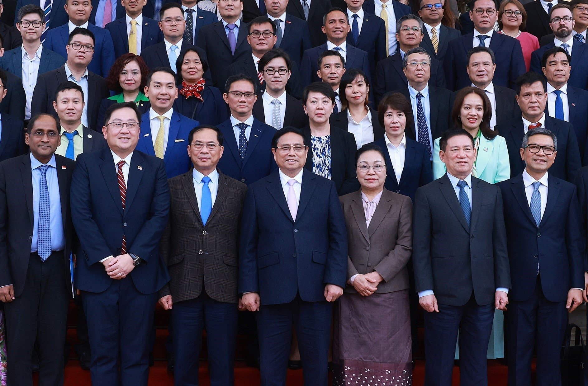 vna_potal_thu_tuong_pham_minh_chinh_toa_dam_voi_cac_doanh_nghiep_asean_7886465.jpg