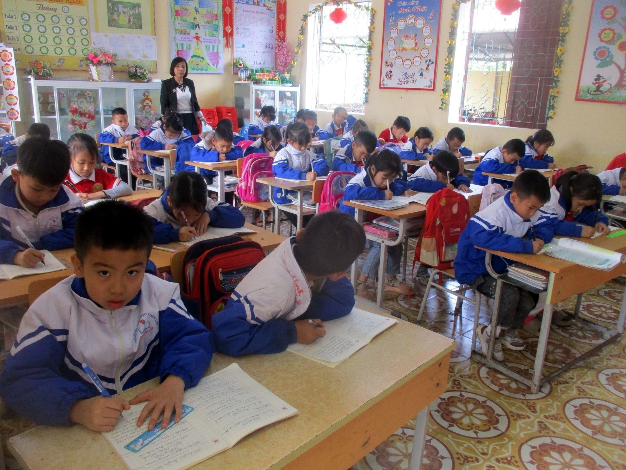 vna_potal_thanh_hoa_nhieu_phu_huynh_phan_khoi_khi_hoc_sinh_duoc_mien_hoc_phi_7882174.jpg