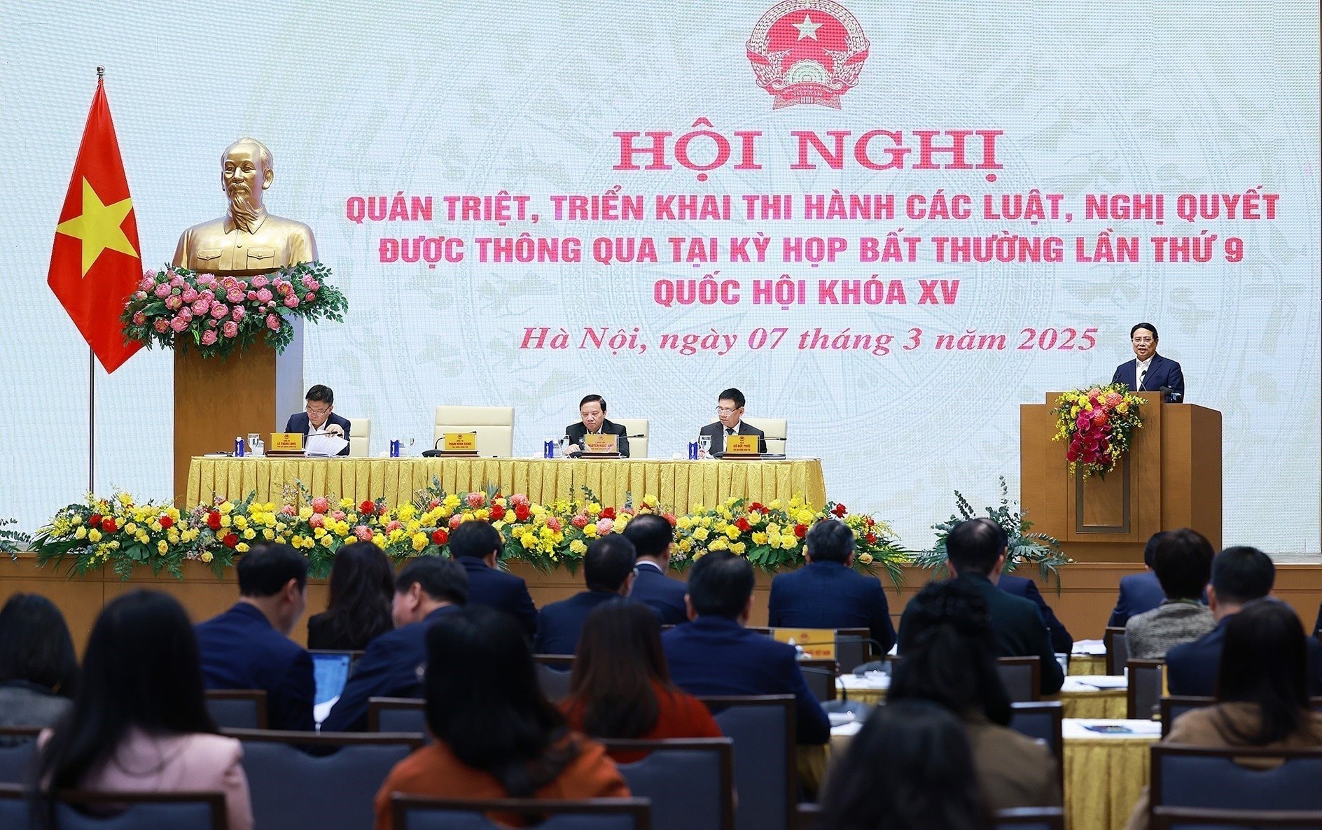 vna_potal_thu_tuong_chu_tri_hoi_nghi_trien_khai_cac_luat_nghi_quyet_vua_duoc_quoc_hoi_thong_qua_7900100-1-.jpg