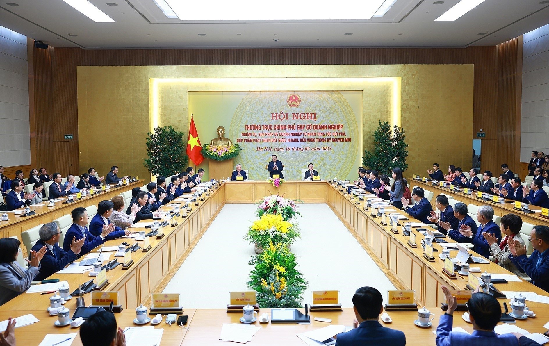 vna_potal_hoi_nghi_thuong_truc_chinh_phu_gap_go_doanh_nghiep_7847974.jpg