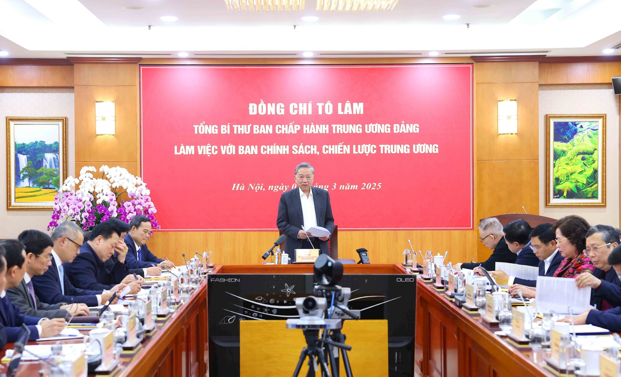 vna_potal_tong_bi_thu_to_lam_lam_viec_voi_ban_chinh_sach_chien_luoc_trung_uong__7900483.jpg
