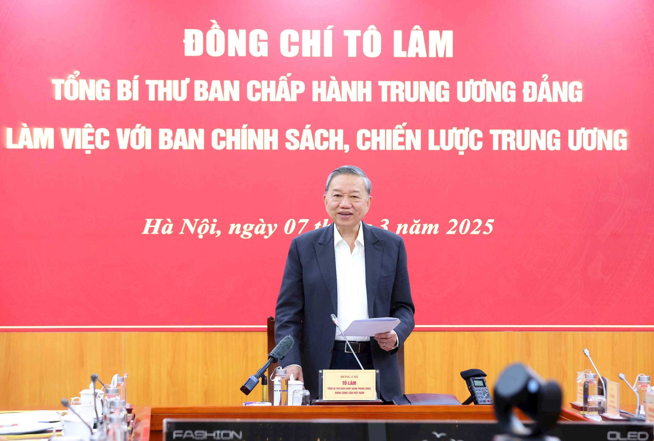 vna_potal_tong_bi_thu_to_lam_lam_viec_voi_ban_chinh_sach_chien_luoc_trung_uong__7900488.jpg
