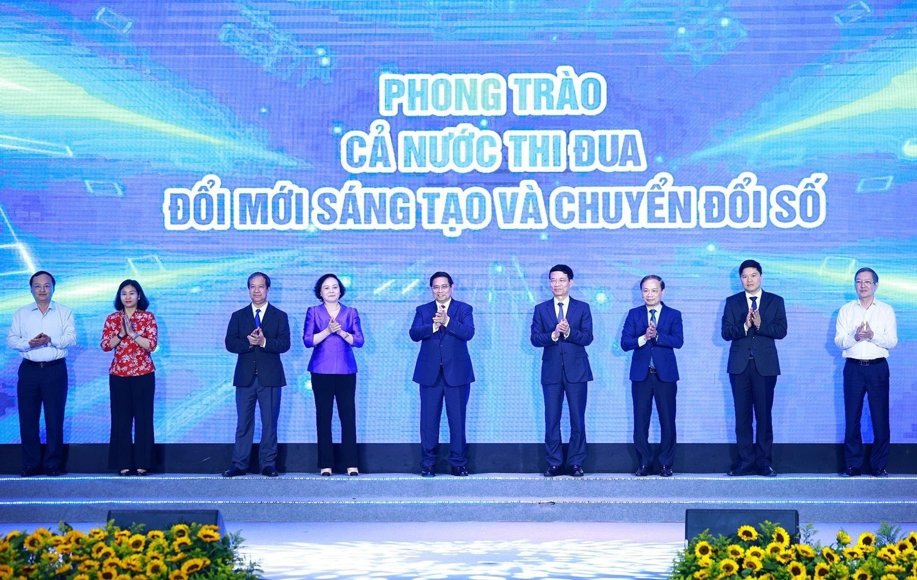 vna_potal_thu_tuong_phat_dong_phong_trao_ca_nuoc_thi_dua_doi_moi_sang_tao_va_chuyen_doi_so_7991906.jpg