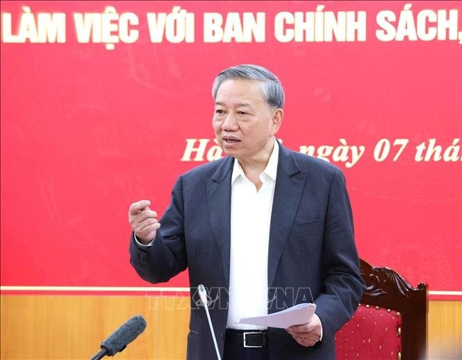 vna_potal_tong_bi_thu_to_lam_lam_viec_voi_ban_chinh_sach_chien_luoc_trung_uong__stand.jpg