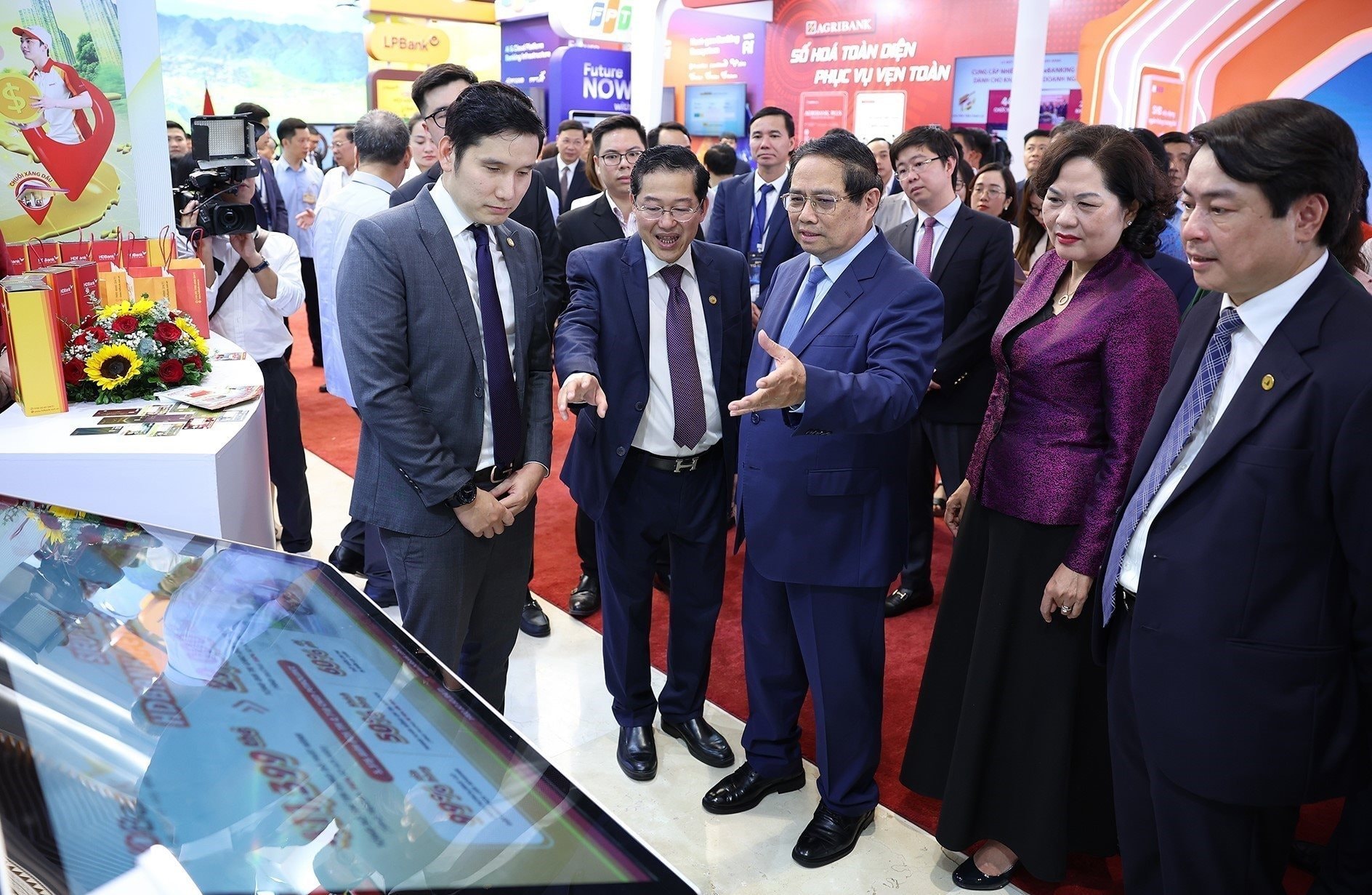 vna_potal_thu_tuong_du_su_kien_-chuyen_doi_so_nganh_ngan_hang_nam_2025-_8062210.jpg