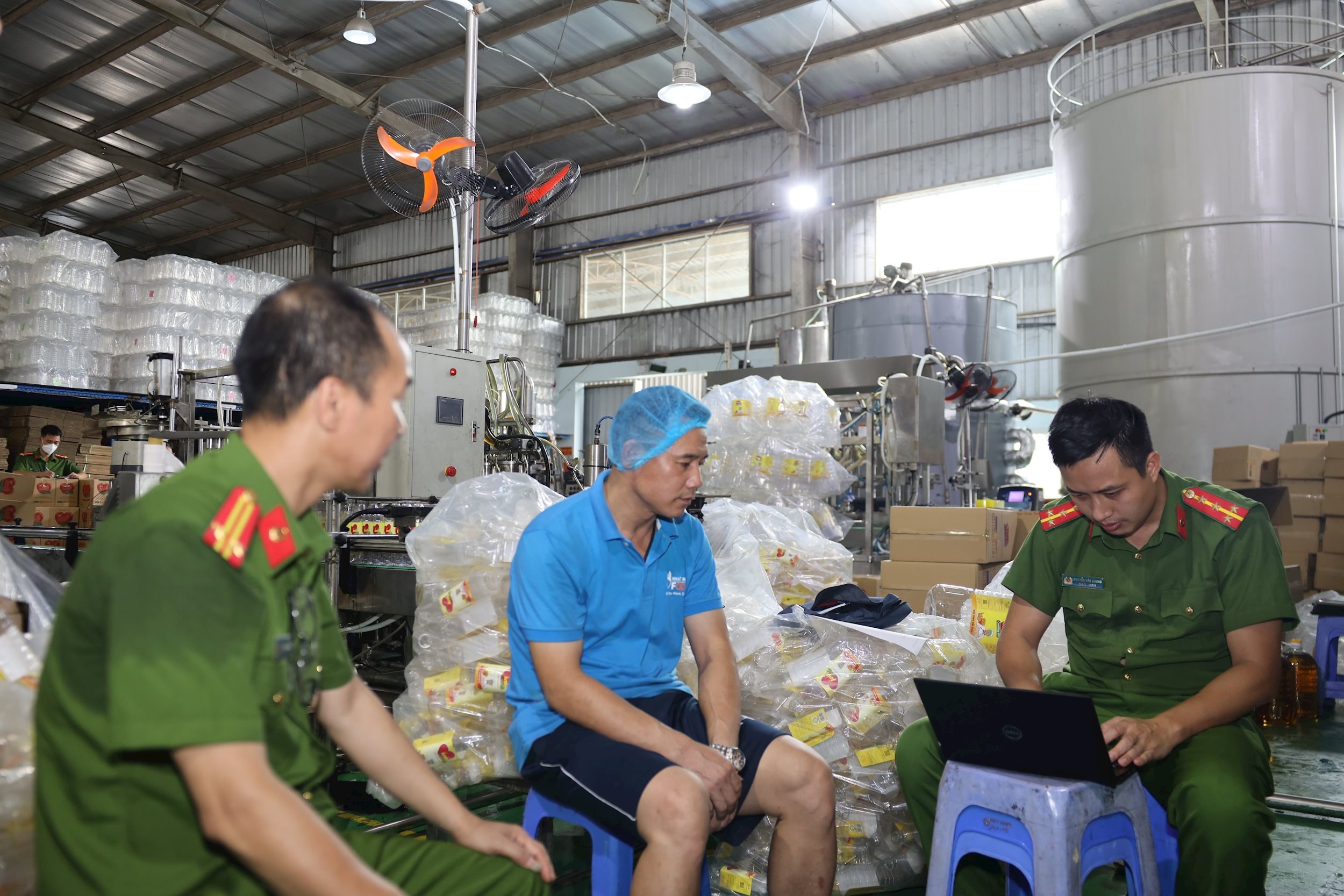 vna_potal_hung_yen_triet_pha_chuyen_an_thu_giu_tren_1000_tan_dau_thuc_vat_gia_nhap_lau__8115741.jpg