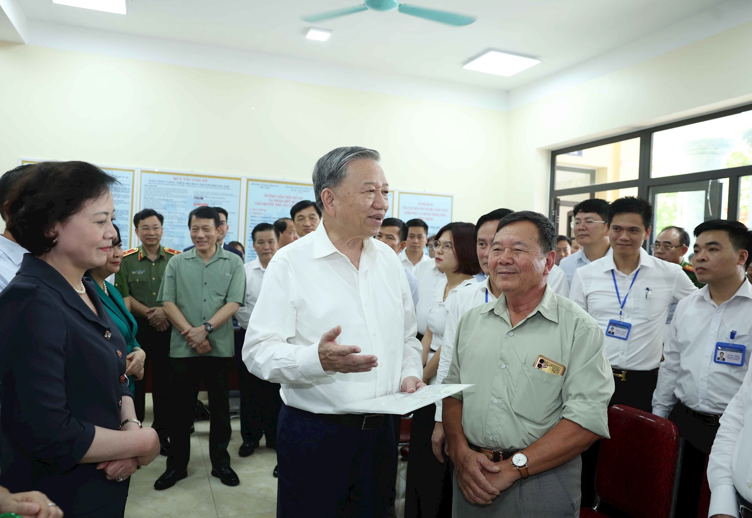 vna_potal_tong_bi_thu_kiem_tra_hoat_dong_cua_chinh_quyen_dia_phuong_hai_cap_tai_xa_phuc_thinh_ha_noi_8125350.jpg
