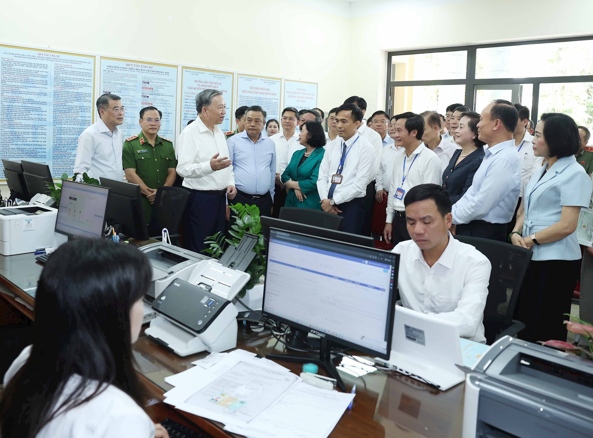 vna_potal_tong_bi_thu_kiem_tra_hoat_dong_cua_chinh_quyen_dia_phuong_hai_cap_tai_xa_phuc_thinh_ha_noi_8125352.jpg