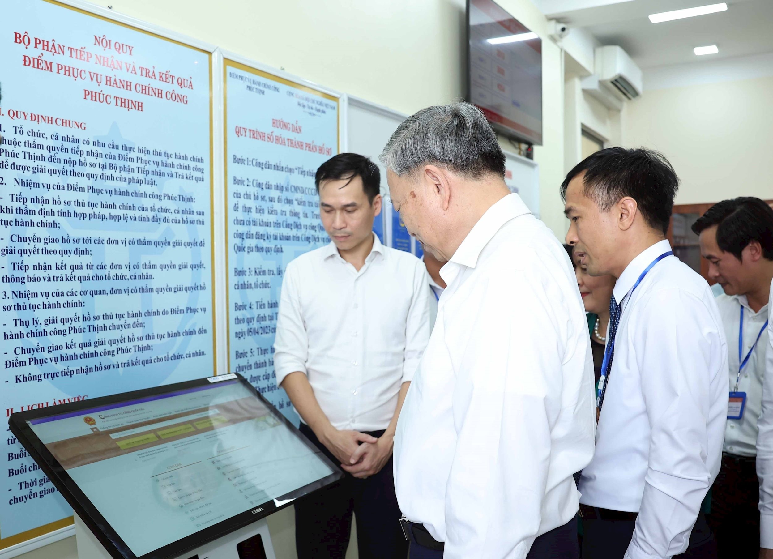 vna_potal_tong_bi_thu_kiem_tra_hoat_dong_cua_chinh_quyen_dia_phuong_hai_cap_tai_xa_phuc_thinh_ha_noi_8125362.jpg