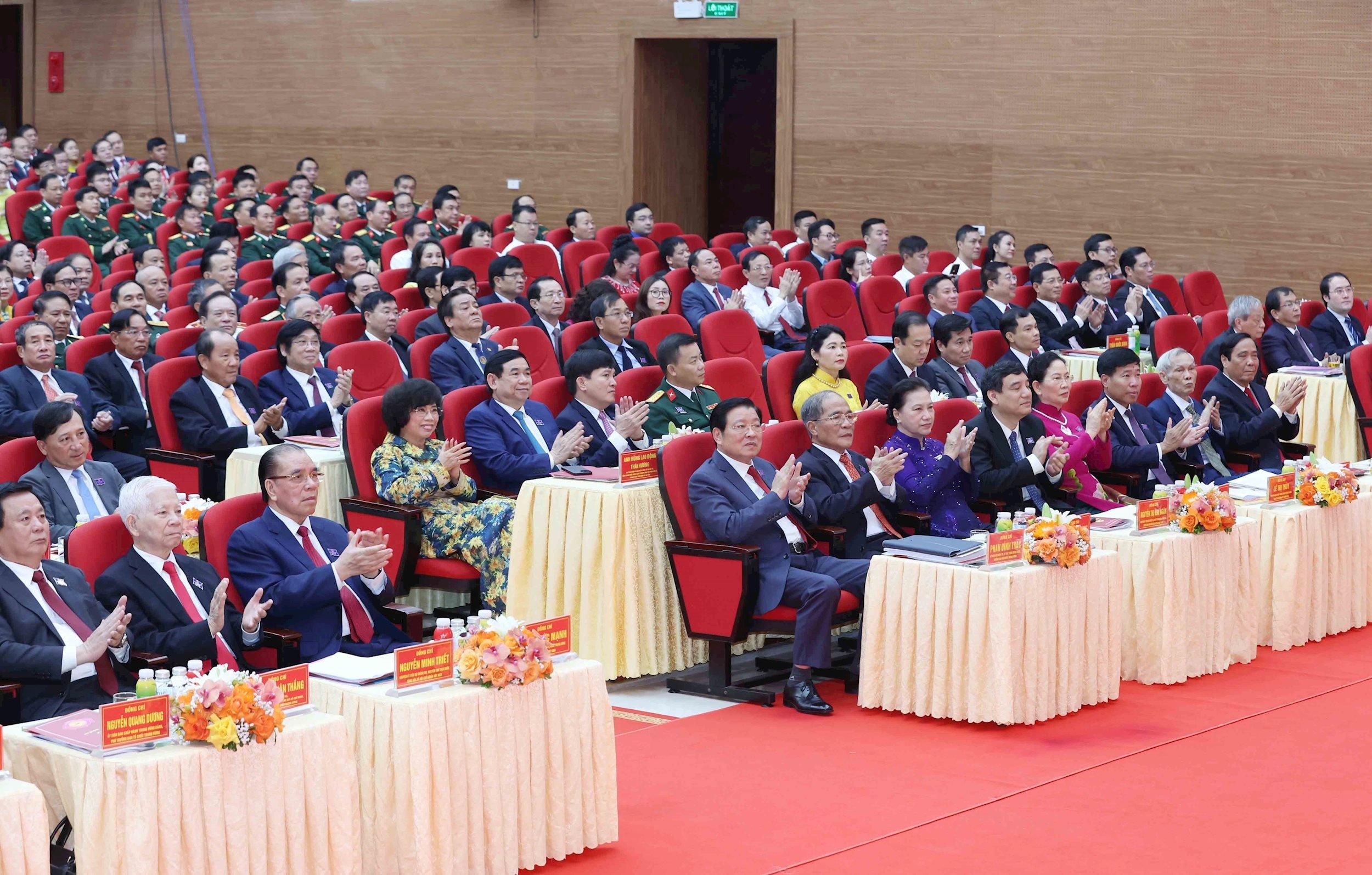 vna_potal_truong_ban_noi_chinh_trung_uong_du_khai_mac_dai_hoi_dang_bo_tinh_nghe_an_lan_thu_xx_8311533.jpg