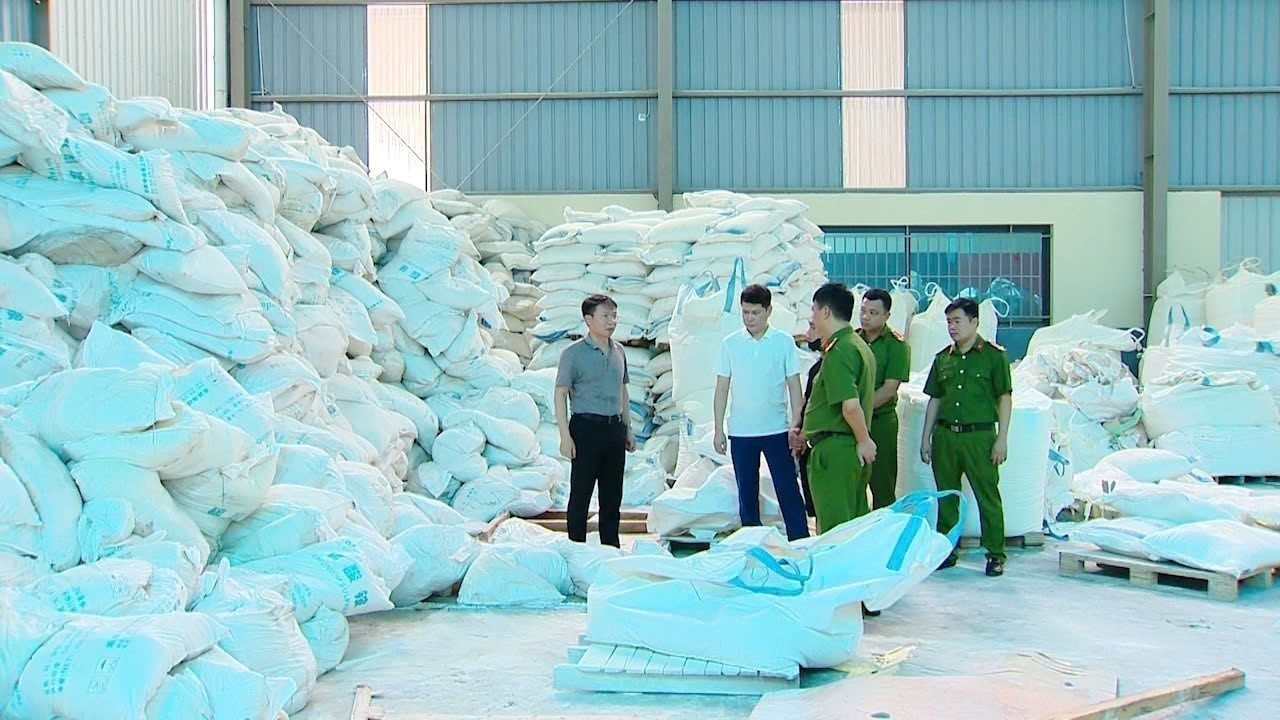 vna_potal_phu_tho_khoi_to_bat_tam_giam_giam_doc_2_doanh_nghiep_san_xuat_hang_trieu_binh_chua_chay_gia_8317573.jpg