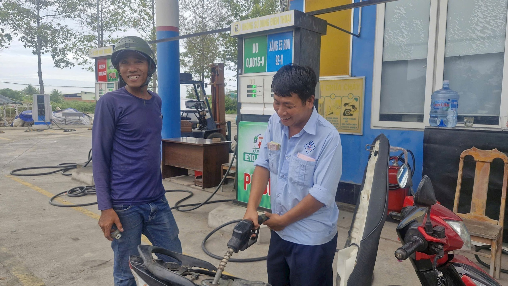 vna_potal_tp_ho_chi_minh_dong_loat_ban_xang_sinh_hoc_e10_e5_8797425.jpg