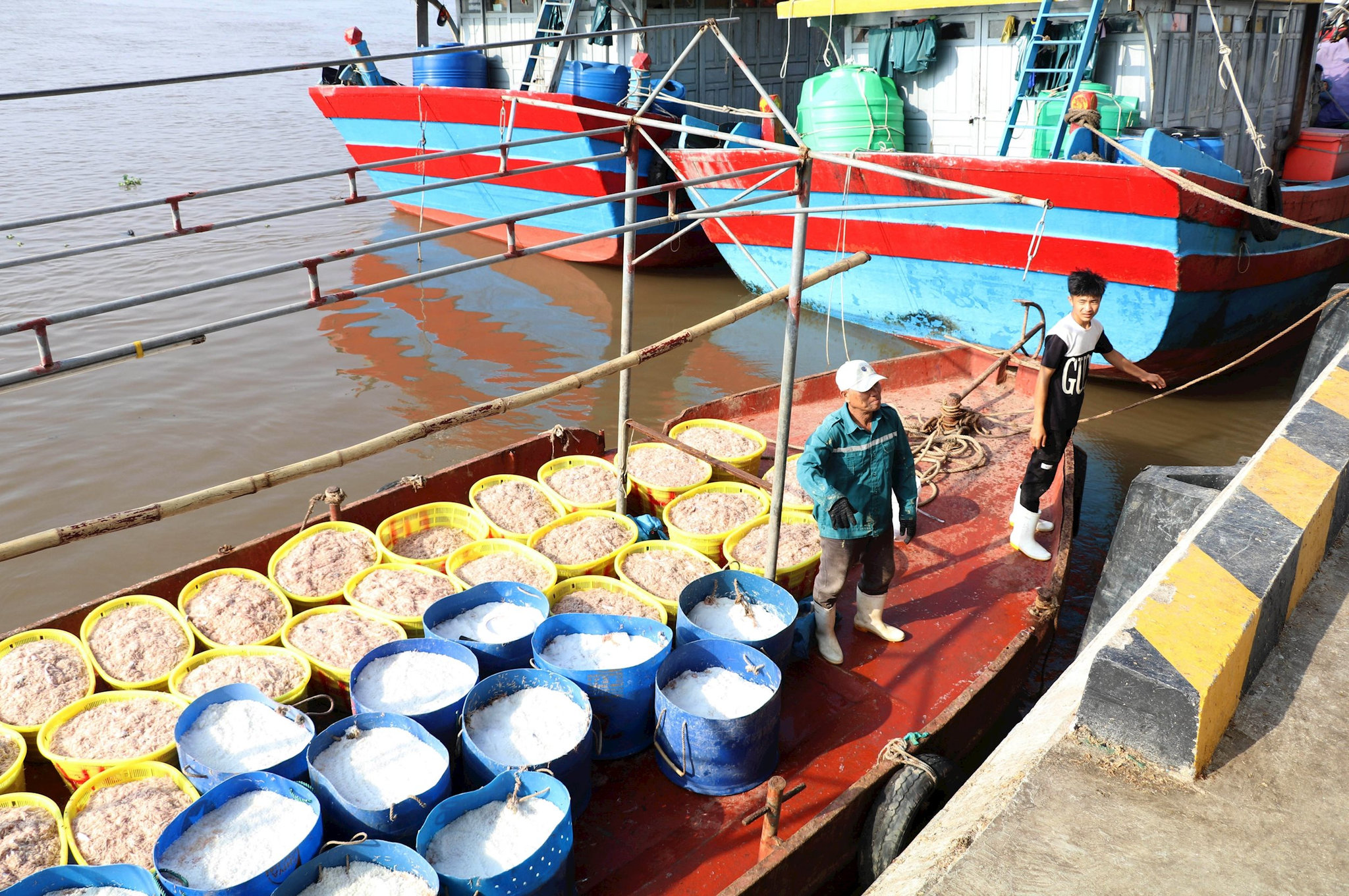 vna_potal_ninh_binh_danh_thuc_tiem_nang_kinh_te_bien_8574164.jpg
