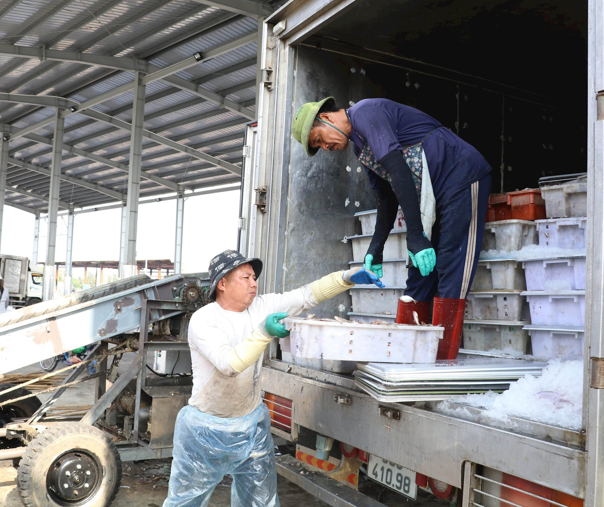 vna_potal_ninh_binh_danh_thuc_tiem_nang_kinh_te_bien_8574168.jpg