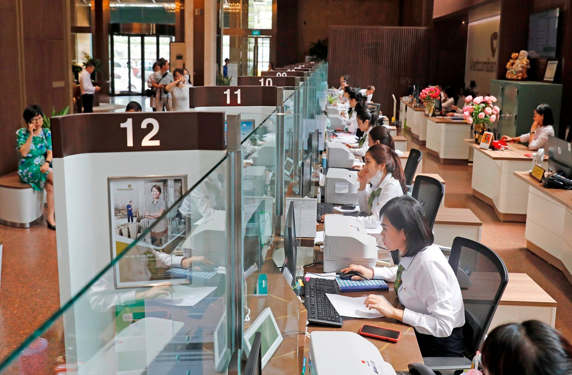 vna_potal_ngan_hang_tmcp_ngoai_thuong_viet_nam_-_don_vi_anh_hung_lao_dong_8489165.jpg
