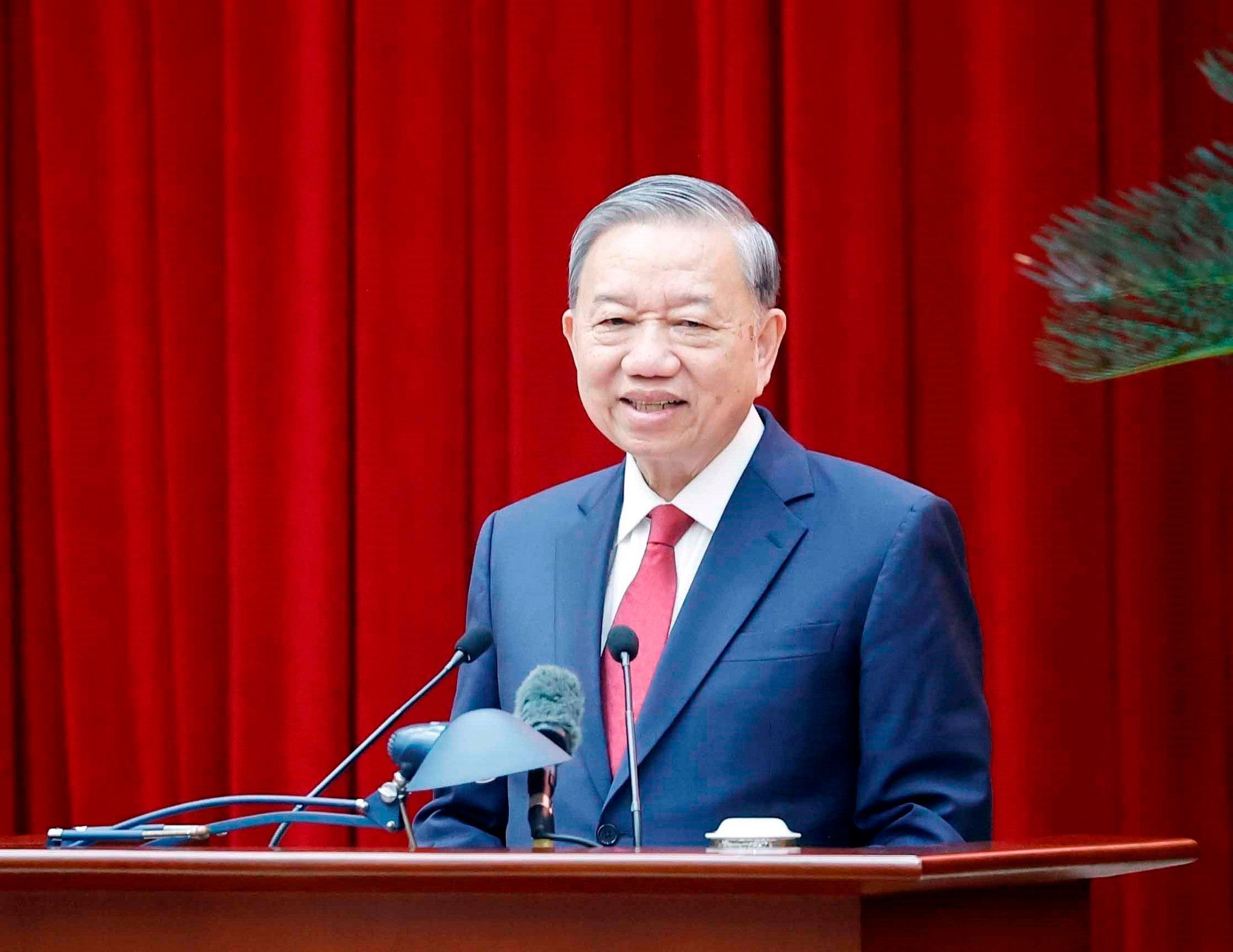 vna_potal_gap_mat_thanh_vien_tieu_ban_chuan_bi_dai_hoi_xiv_cua_dang_va_ban_chi_dao_tong_ket_40_nam_doi_moi_8584728.jpg